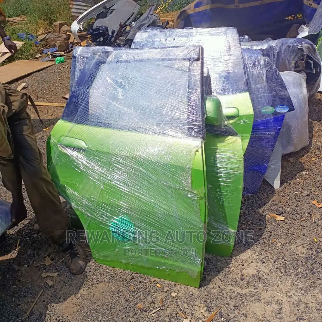Honda Fit 2012 Doors.