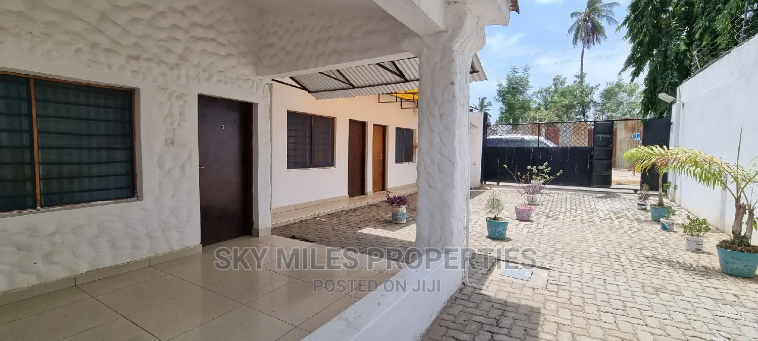 8bdrm Villa in Gasaro, Mtwapa for Sale