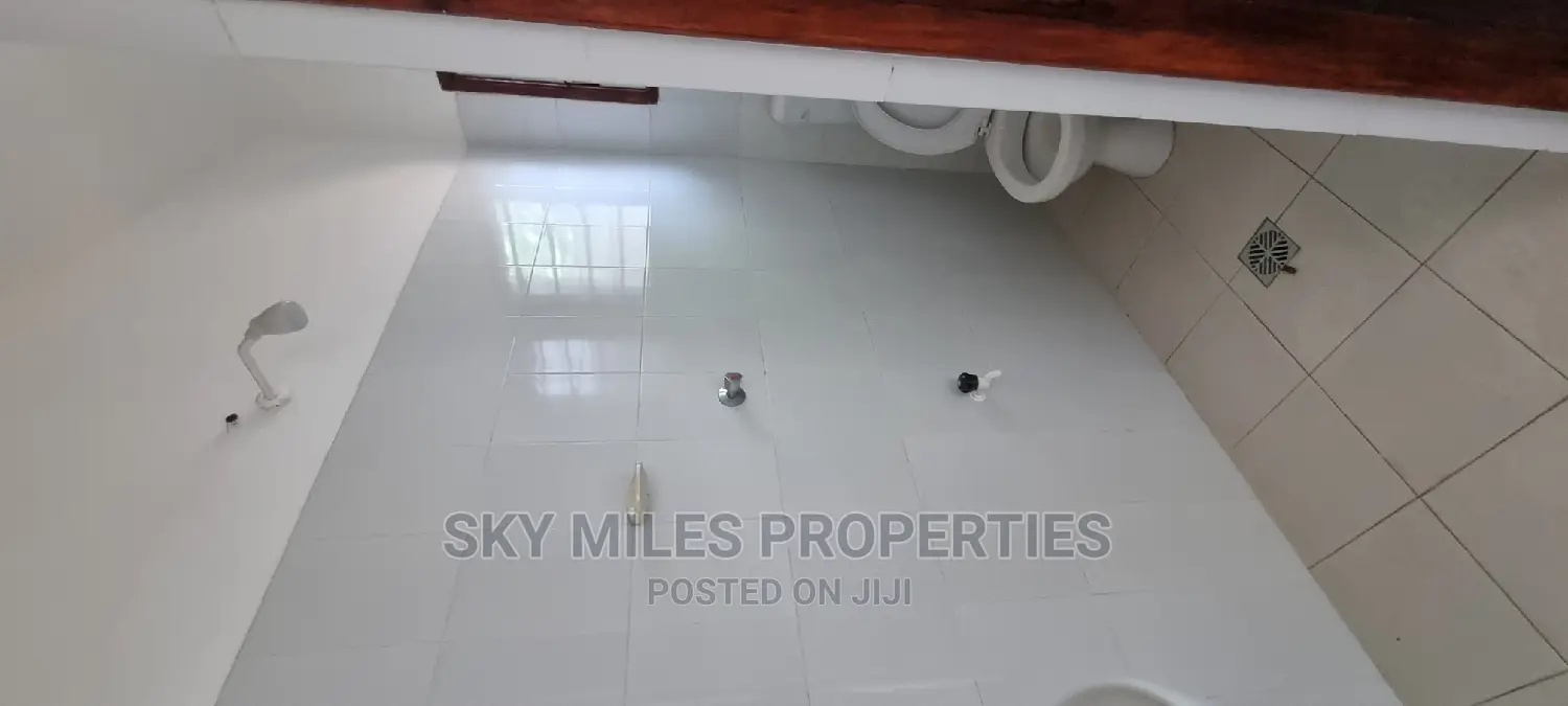 8bdrm Villa in Gasaro, Mtwapa for Sale