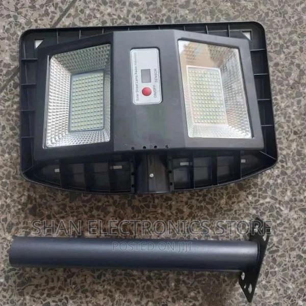 Record-Breaking Cclamp 300w Solar Street Light