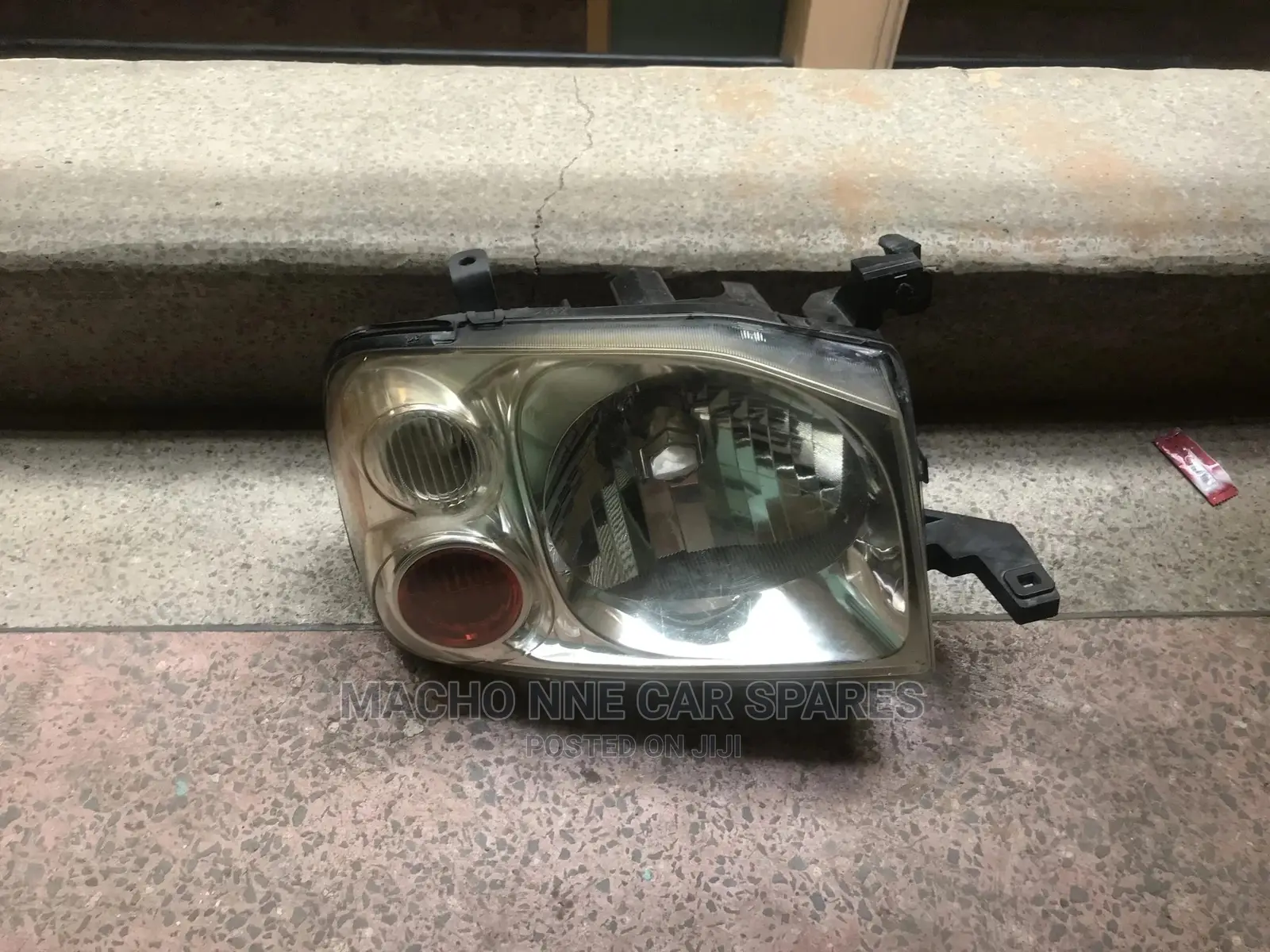 Nissan Hardbody Headlight