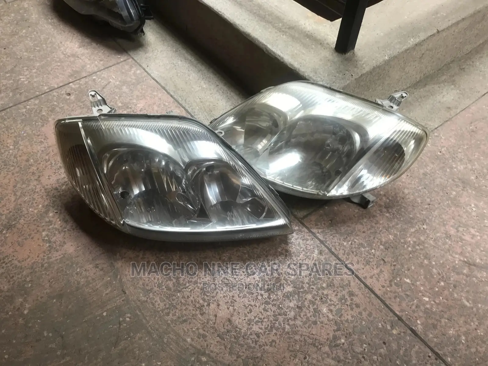 Toyota Nze Headlight 2005