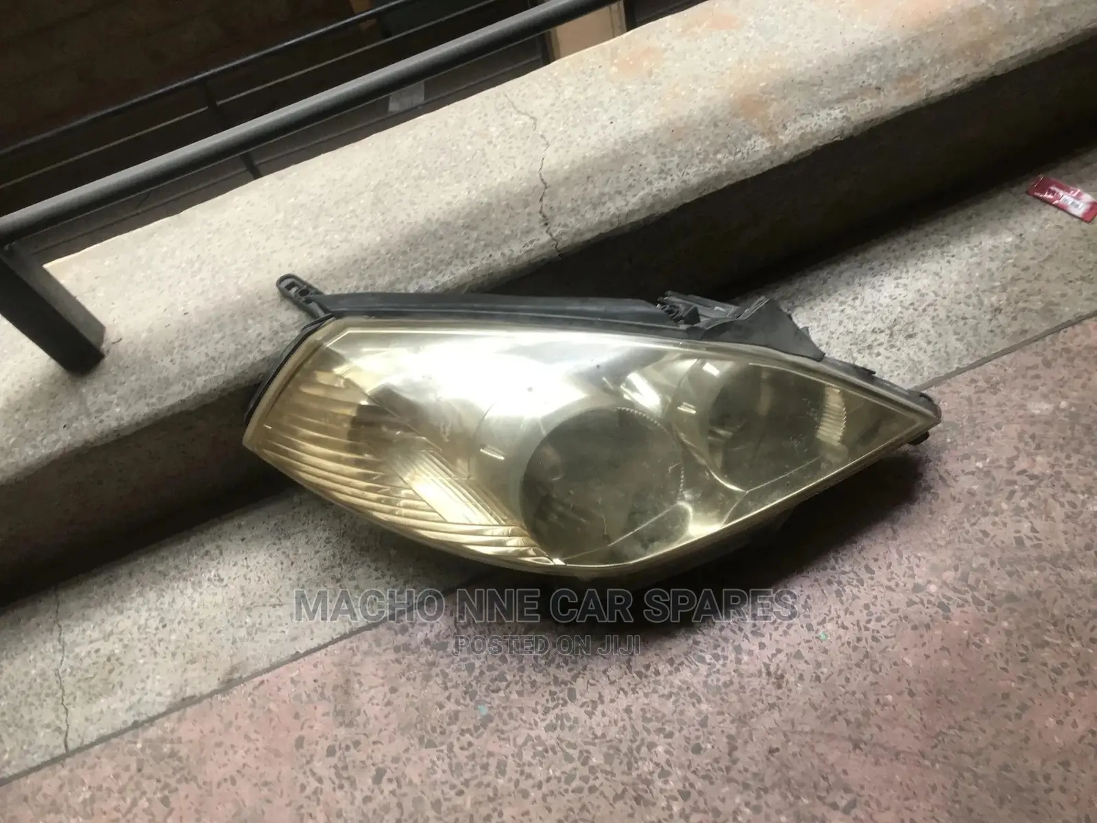 Nissan Wingroad Y11 Headlight