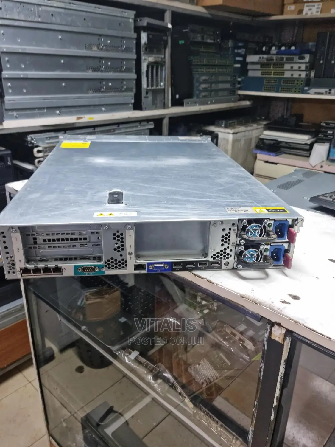 Server HP ProLiant DL380P Gen8 64GB Intel Xeon HDD+SSD 1T