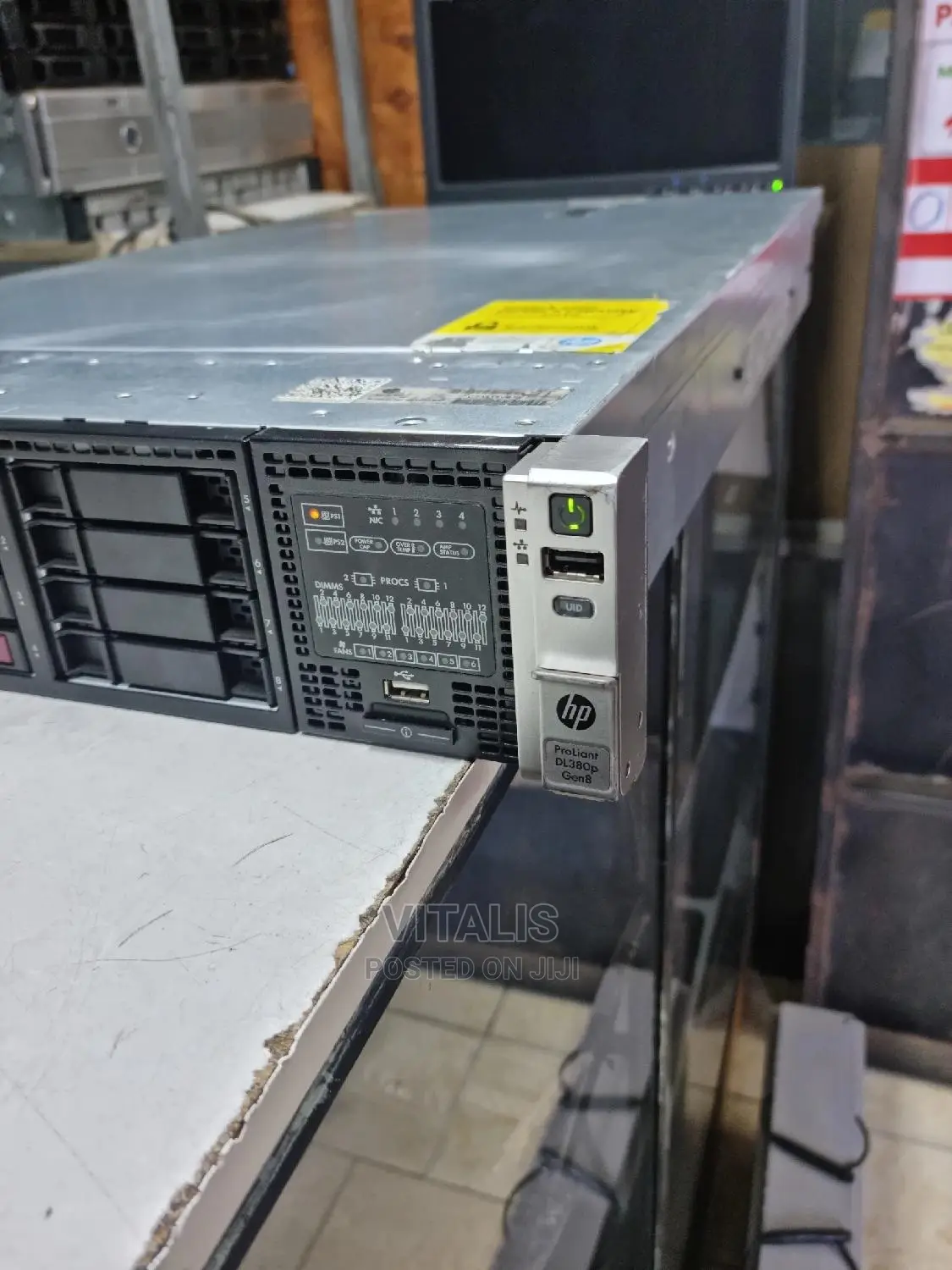 Server HP ProLiant DL380P Gen8 64GB Intel Xeon HDD+SSD 1T