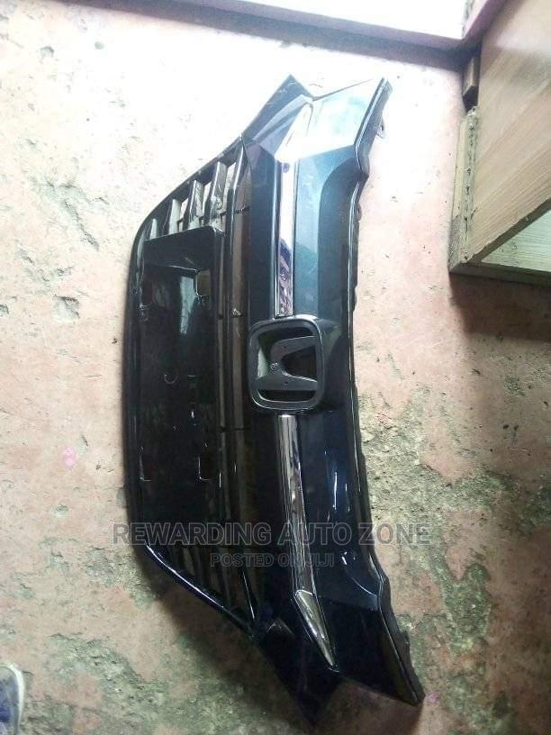 Hond Vezel Grille. - main view