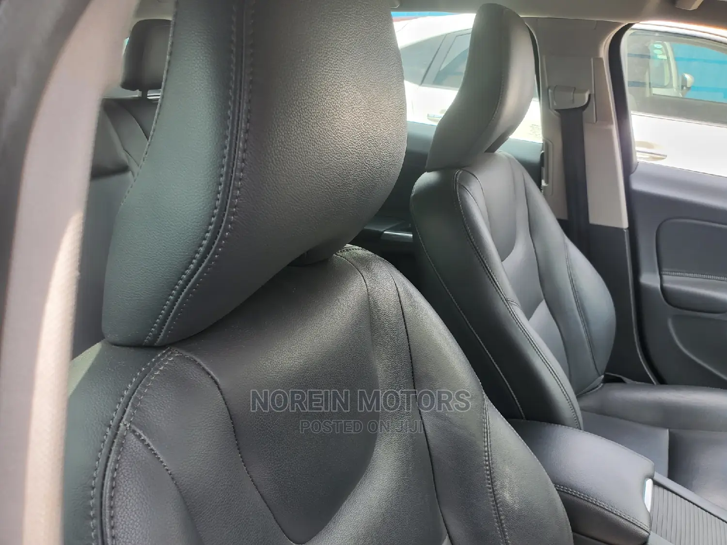 Volvo V60 2015 Matt Black