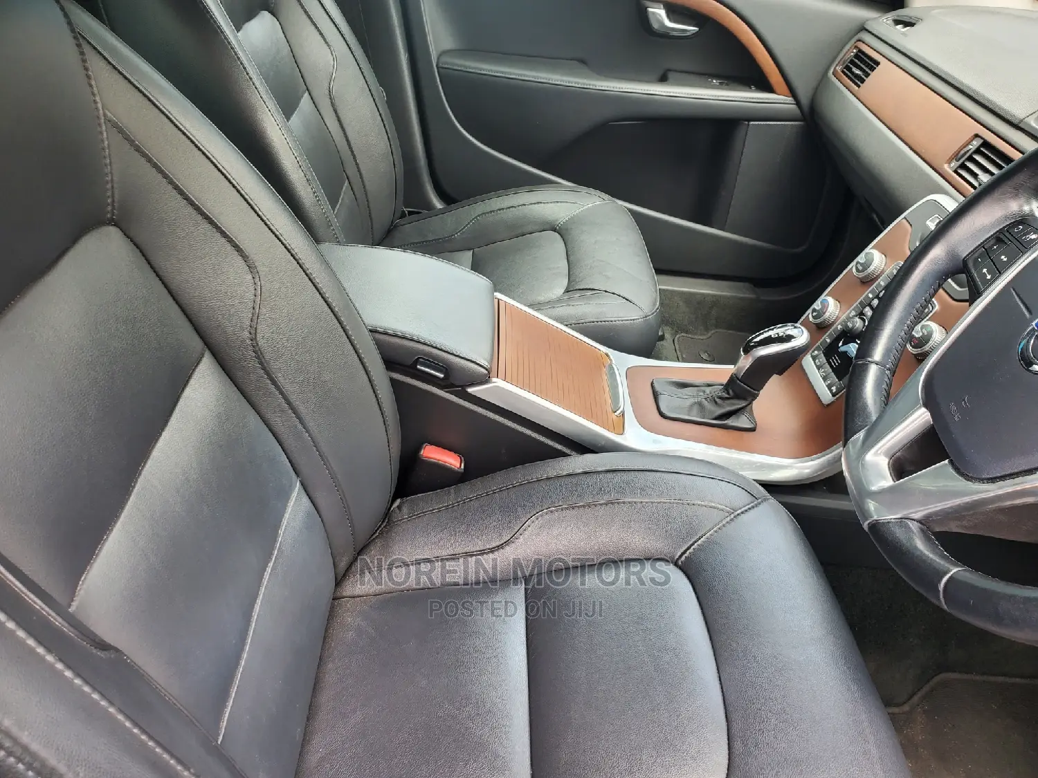 Volvo V70 2015 Matt Black