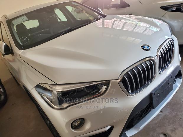 BMW X1 2017 Off White - main view