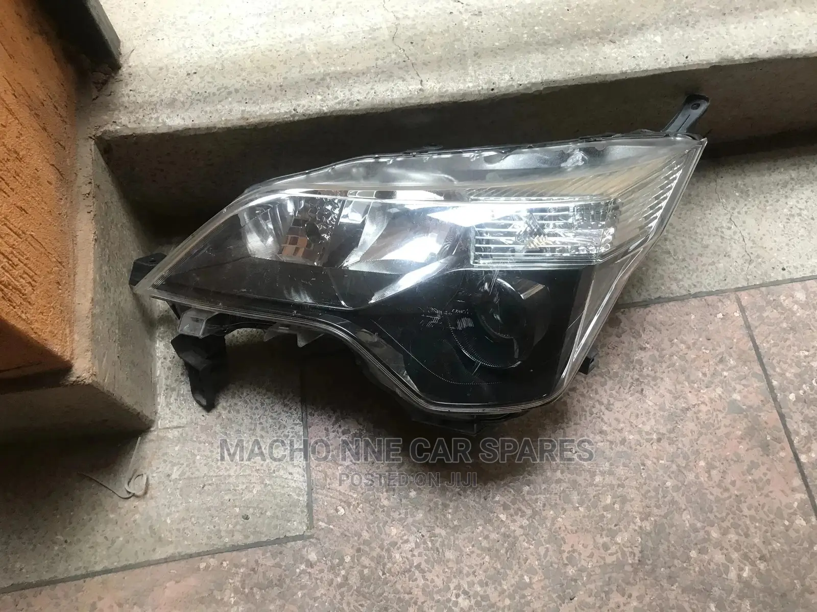 Toyota Spade 2015 Xenon Headlight