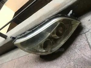 Toyota Rush Xenon Headlight