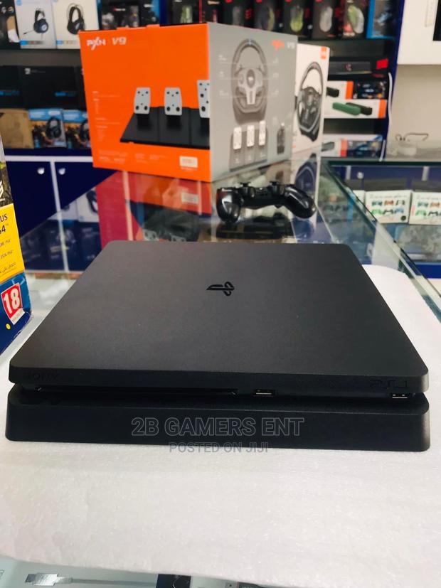 Ps4 Slim, Used, 1 Pad, All Accessories - main view