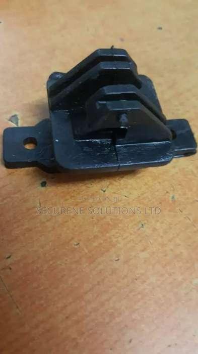 W Strainers Electric Fence - main view