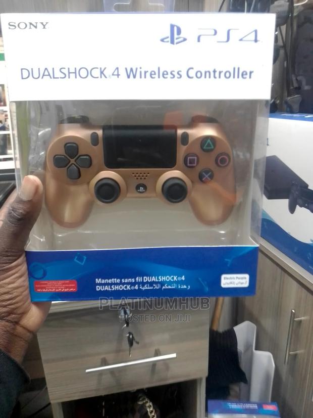 Dualshock 4 Wireless Controller - main view
