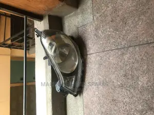 Nissan Wingroad Y12 Headlight