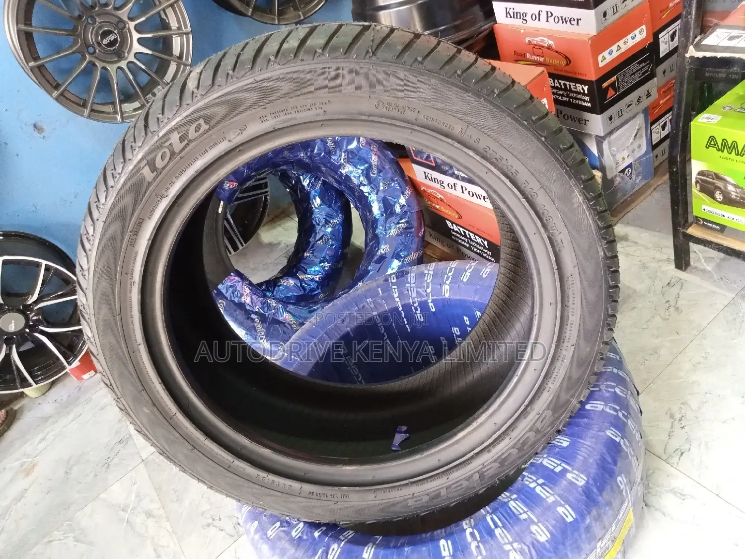 275/45r19 Accelera Tyre