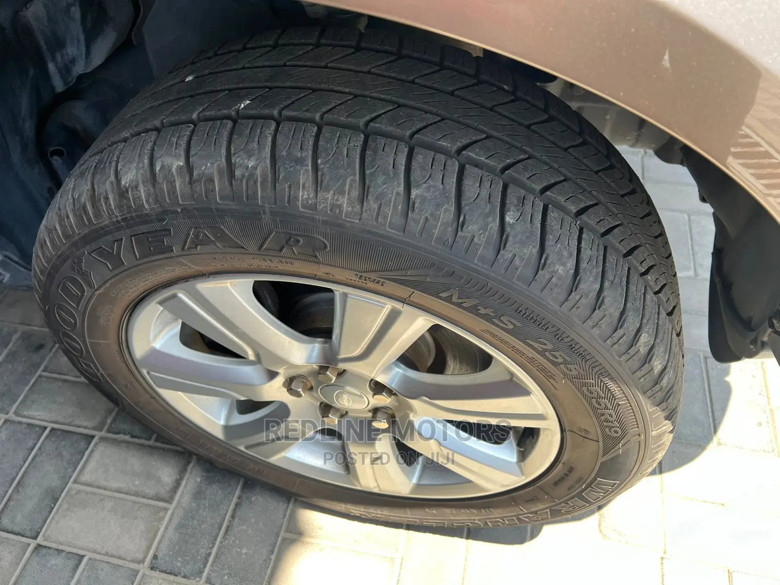 Land Rover Discovery 2016 Gold