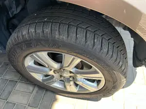 Land Rover Discovery 2016 Gold