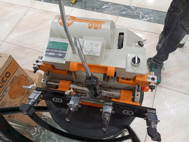 Key Cutter Machine - thumbnail 2