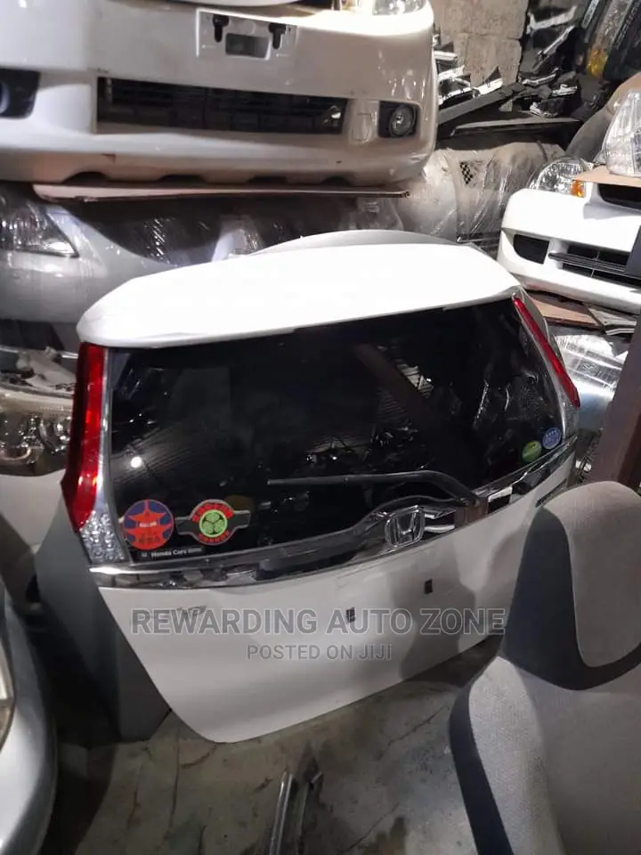 Honda Fit 2015 Tailgate.