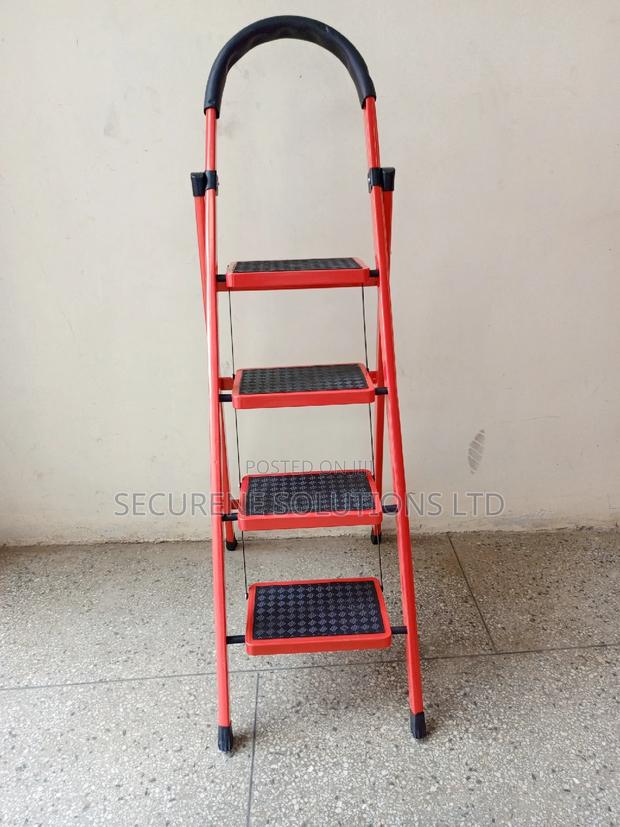 4 Steps Steel a Type Ladder Wide Steps - thumbnail 2