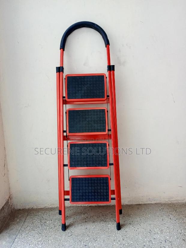 4 Steps Steel a Type Ladder Wide Steps - thumbnail 3