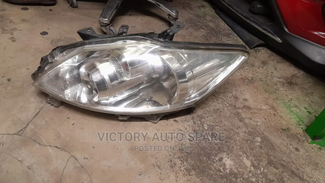 Auris Headlight 2010/2011 Non Xenon