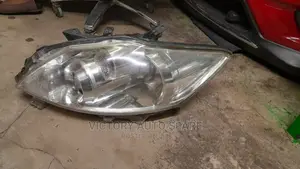 Auris Headlight 2010/2011 Non Xenon