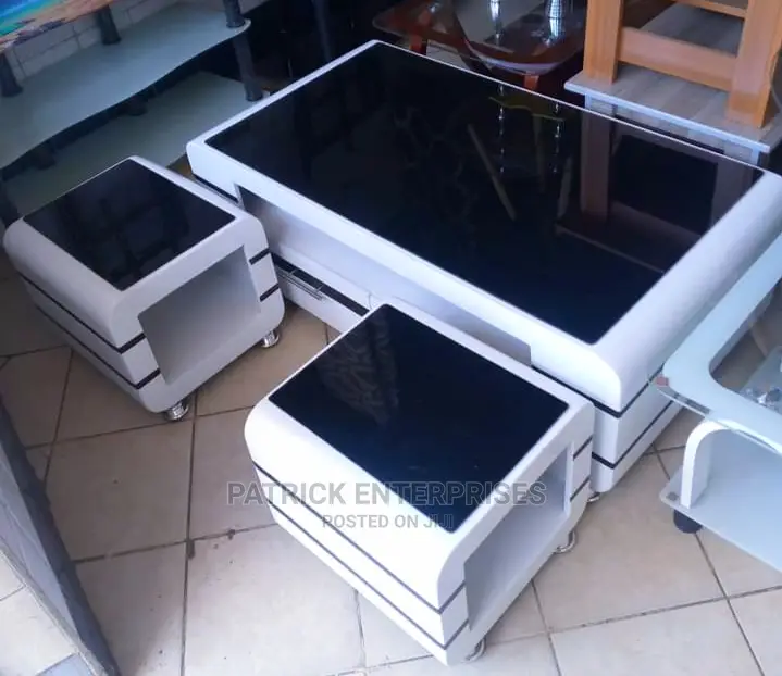 Morden Wooden Coffee Tables With 2 Stools