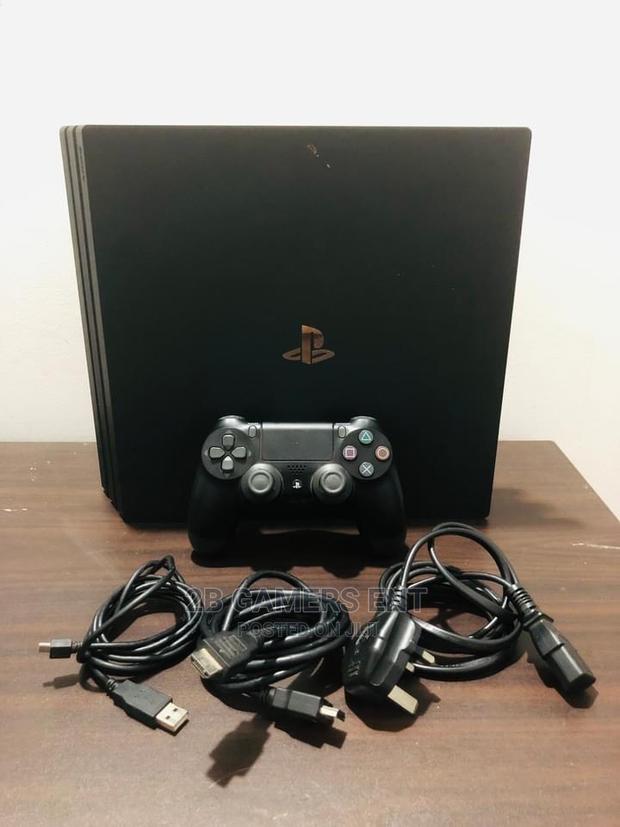 Ps4 Pro, 1 Free Cd - main view