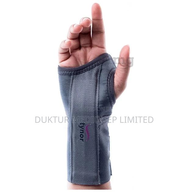 Tynor E-01 Elastic Wrist Splint Medium Grey Right( or Left) - thumbnail 4