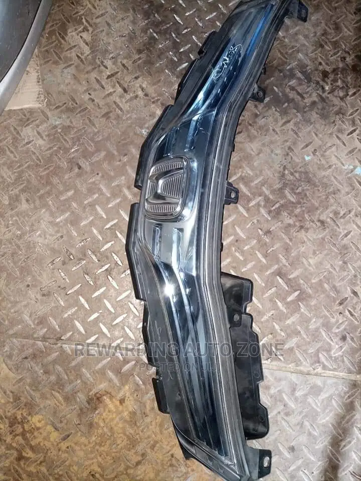 Honda Fit Shuttle 2012 Grille.