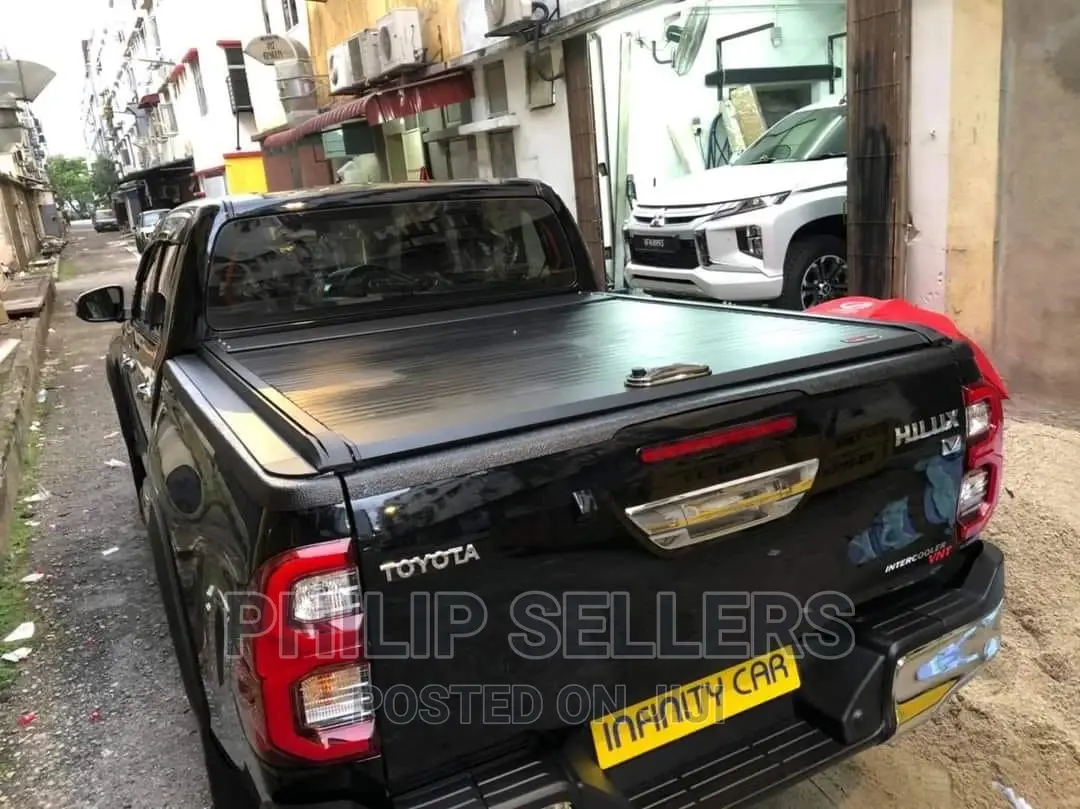 Aluminium Toyota Hilux Manual Roller Shutter Boot Cover