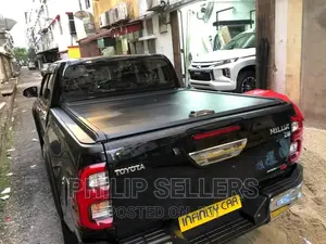Aluminium Toyota Hilux Manual Roller Shutter Boot Cover