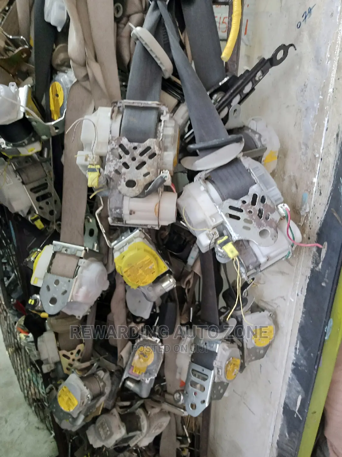 Land Cluiser V8 Seat Belts.