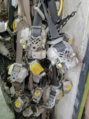 Land Cluiser V8 Seat Belts.