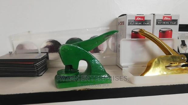 Affordable Desktop Seal - main view