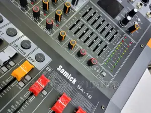 Samik SA-12 Powered Professional Mixer