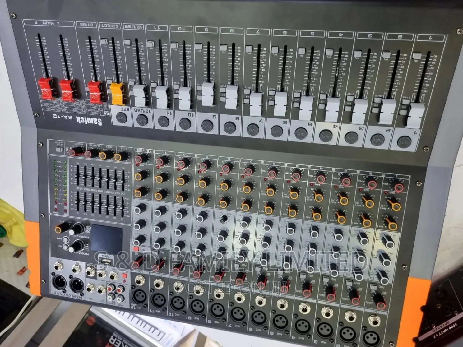 Samik SA-12 Powered Professional Mixer