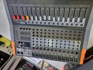 Samik SA-12 Powered Professional Mixer
