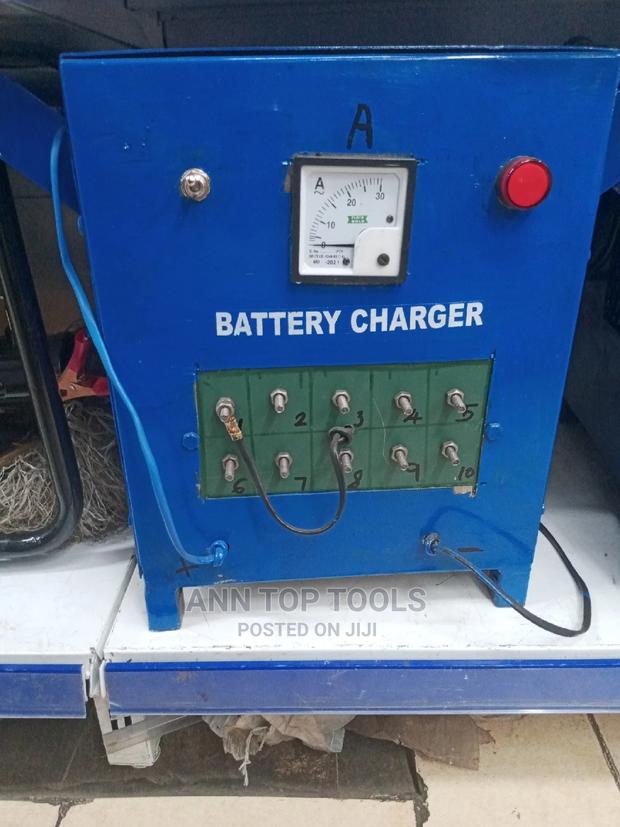 Battery Charger - thumbnail 3