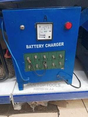 Battery Charger - thumbnail 2