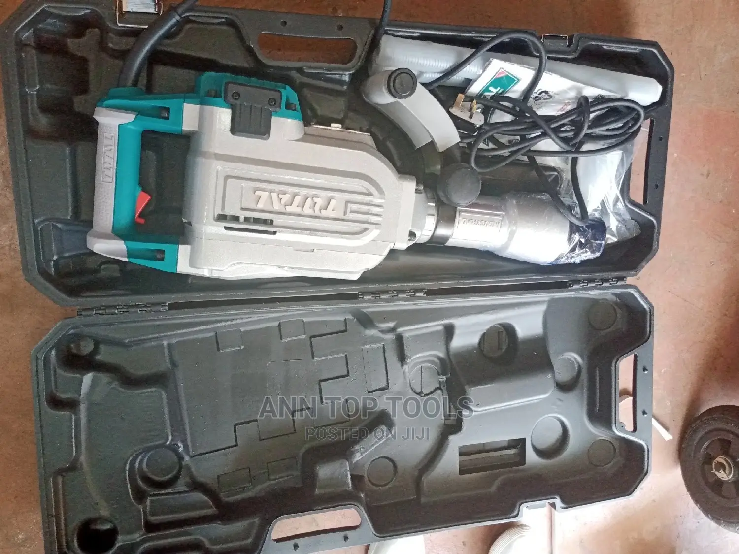 1700 Watts Total Demolition Hammer