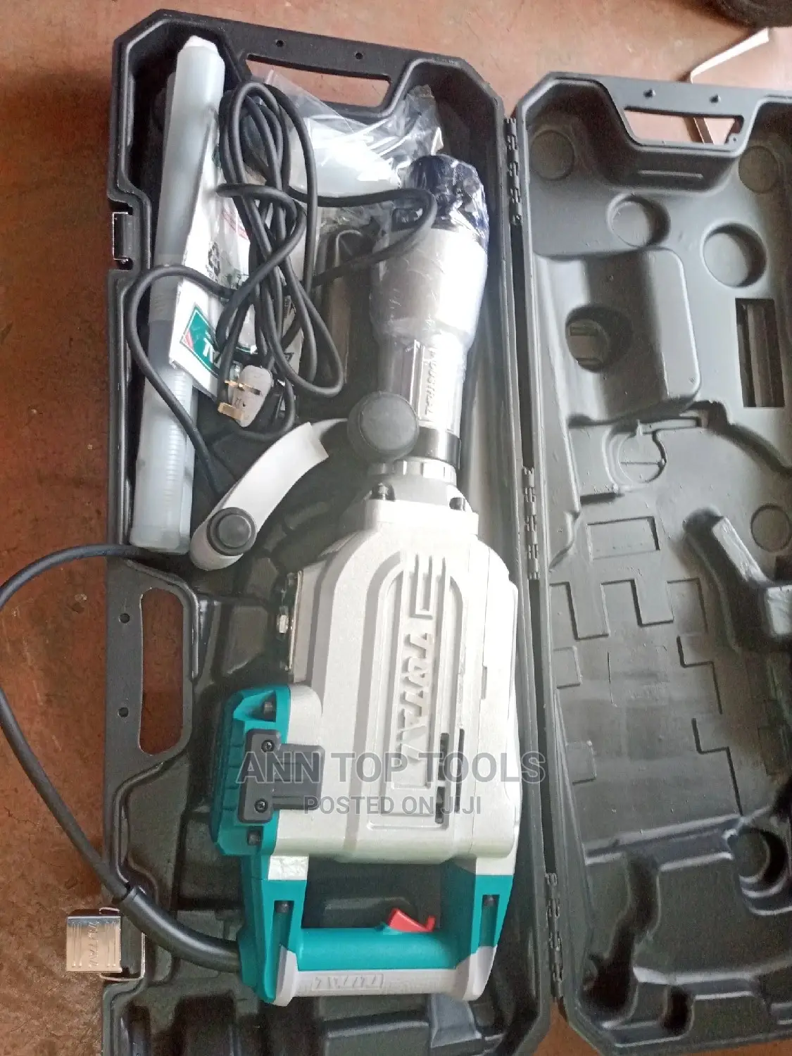 1700 Watts Total Demolition Hammer