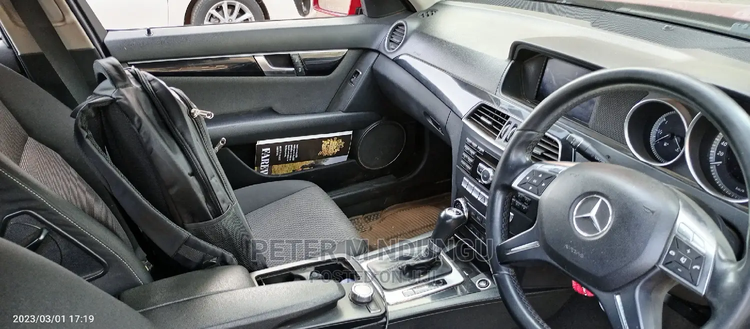 Mercedes-Benz C180 2012 Red
