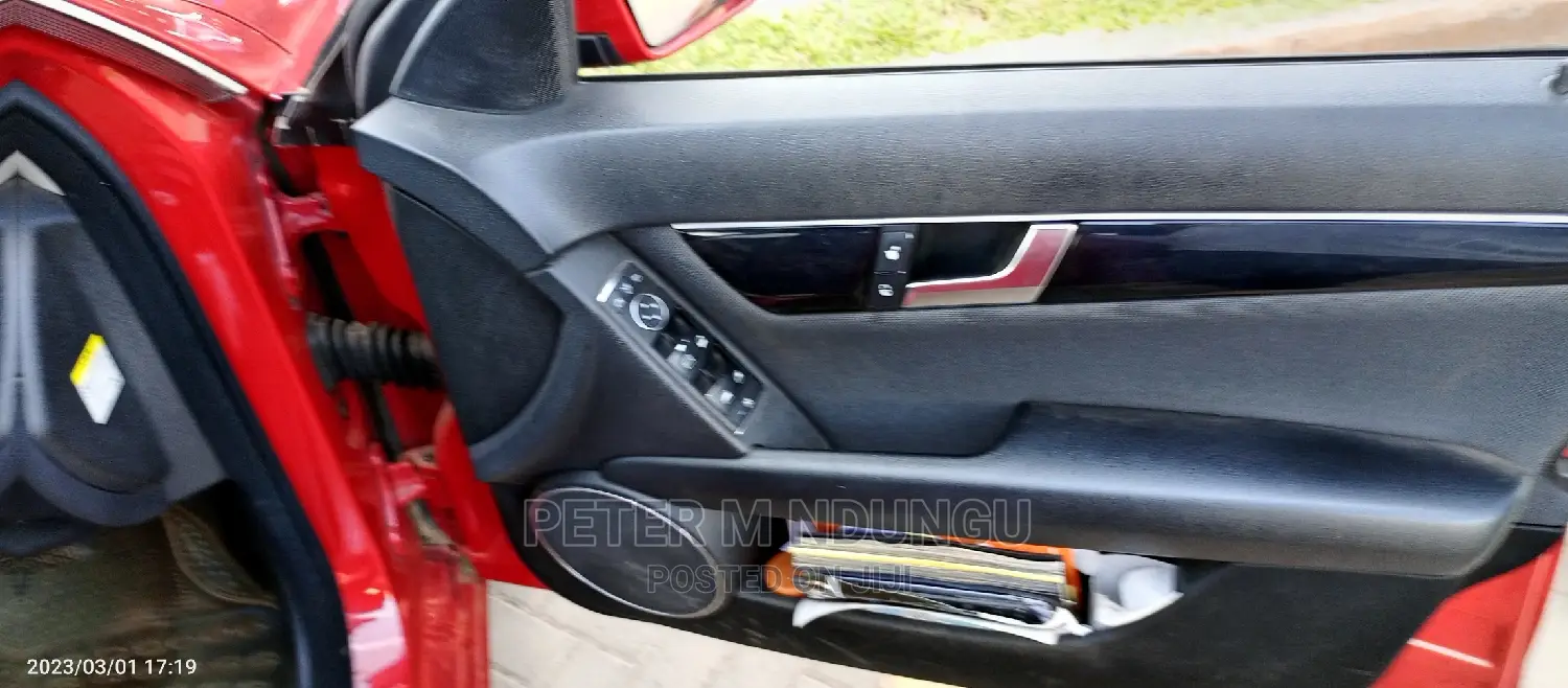 Mercedes-Benz C180 2012 Red