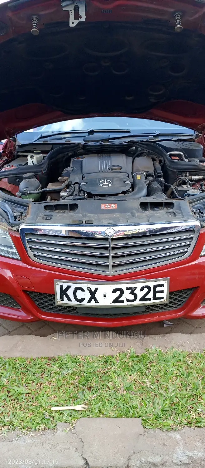 Mercedes-Benz C180 2012 Red