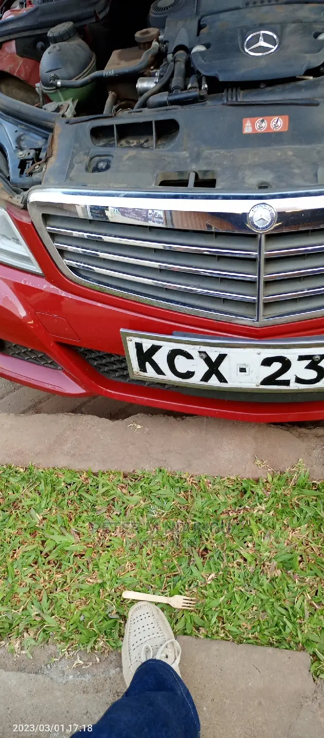 Mercedes-Benz C180 2012 Red