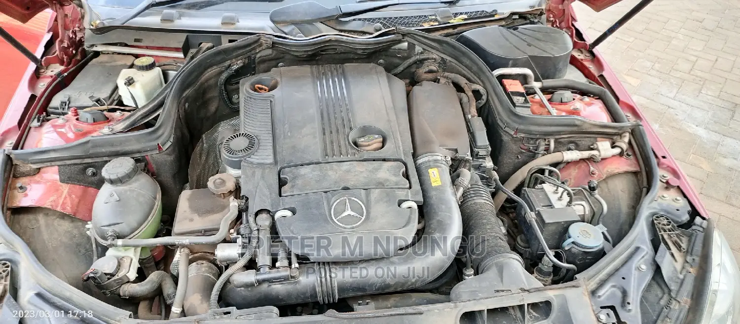 Mercedes-Benz C180 2012 Red