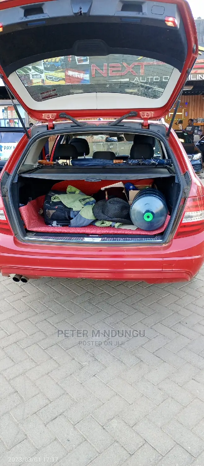 Mercedes-Benz C180 2012 Red